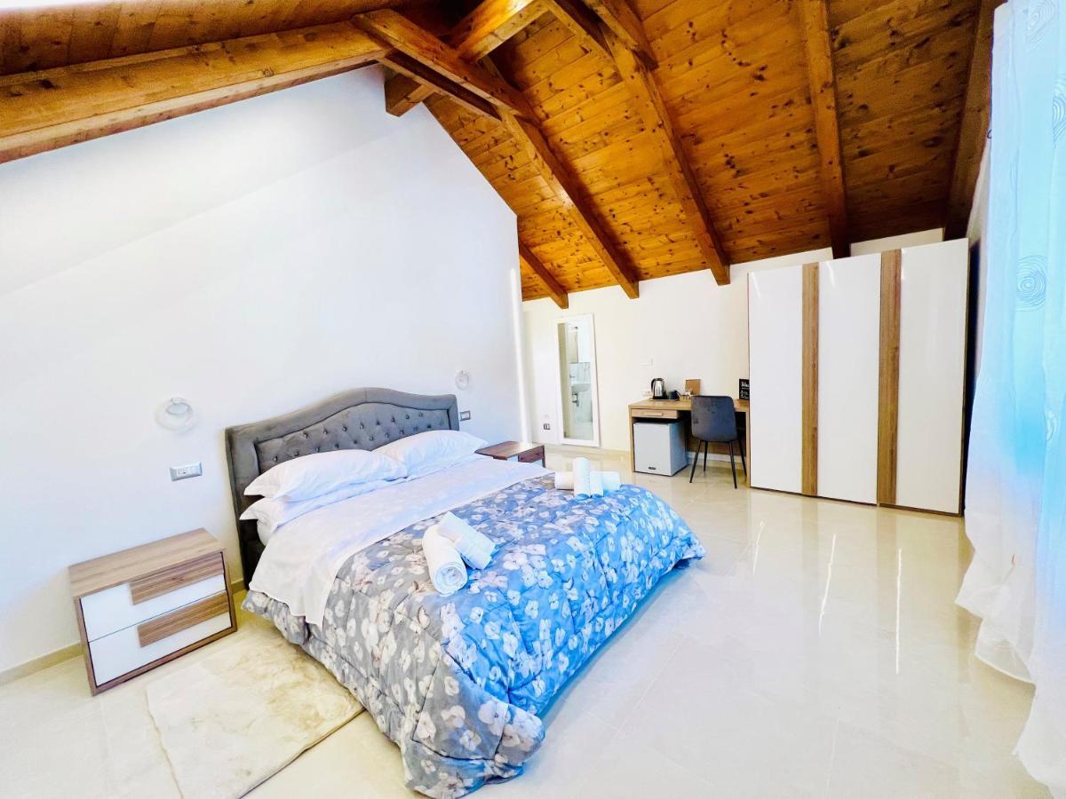La Villa Carmelina 阿杰罗拉 外观 照片
