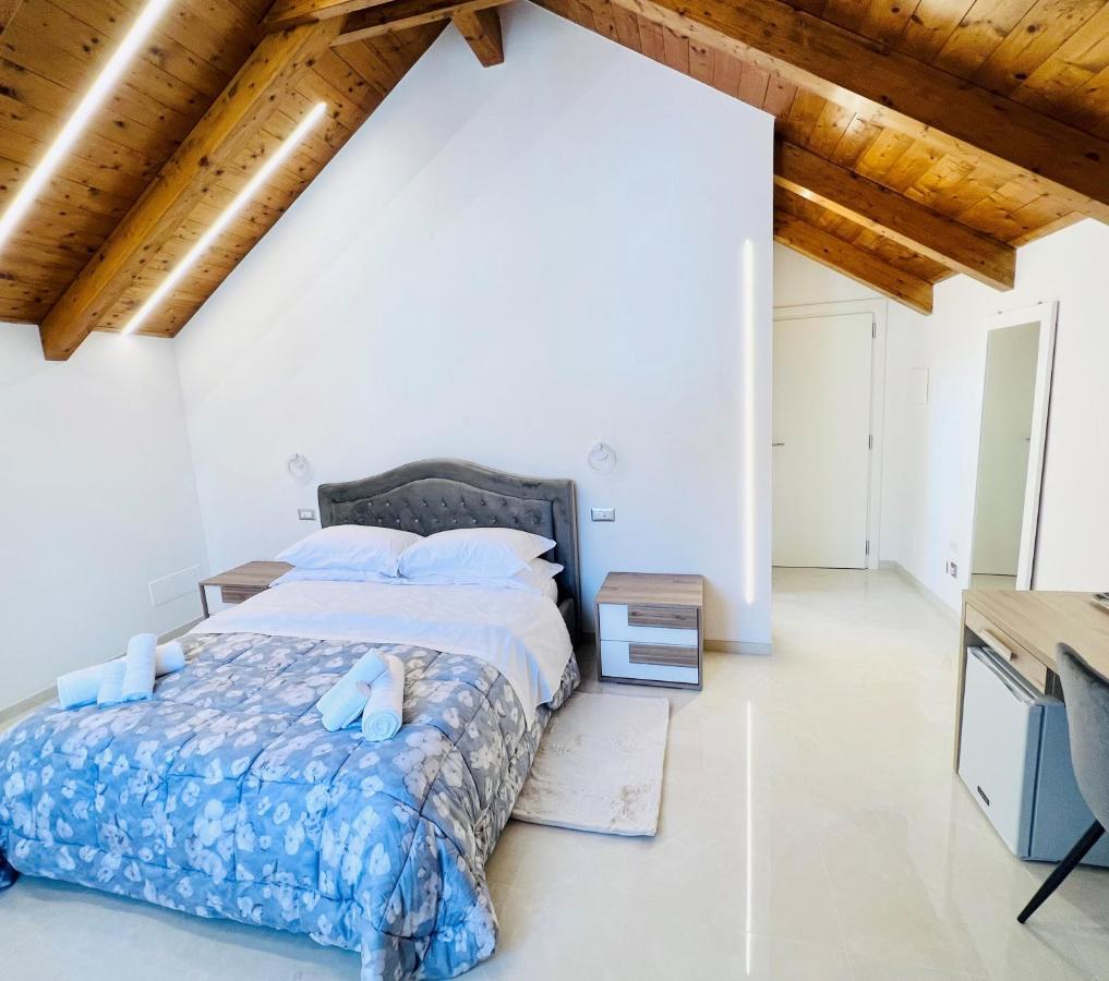 La Villa Carmelina 阿杰罗拉 外观 照片